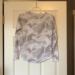 Hollister Gray/White Camo Tee Size XS